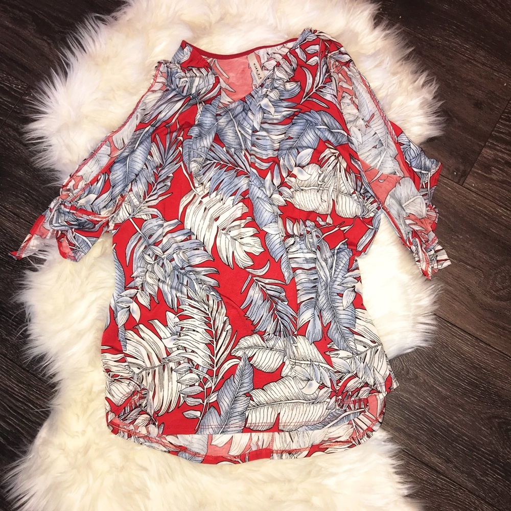 Red plus size top - Picture 4 of 5